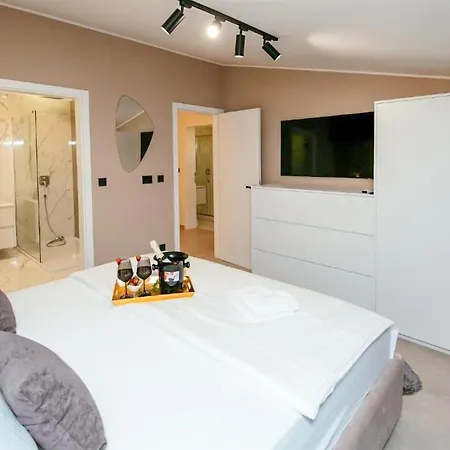 Apartament Lovely Apartment In Pakostane With House Sea View